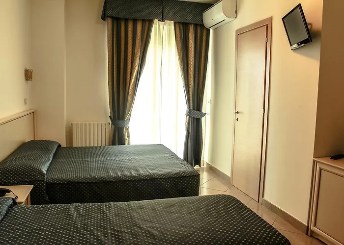 Hotel Holiday 酒店