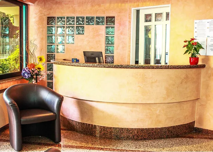 酒店 Hotel Holiday 3*