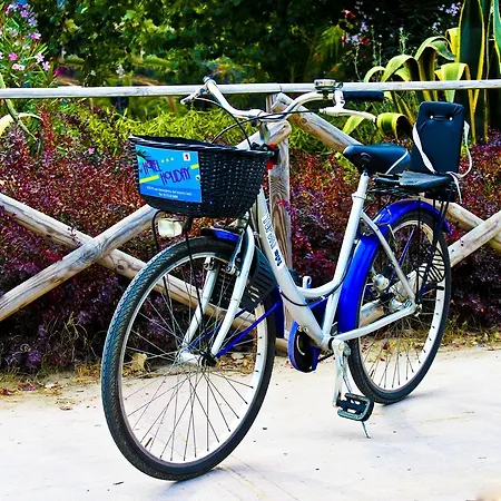 ホテル Hotel Holiday サン・ベネデット・デル・トロント