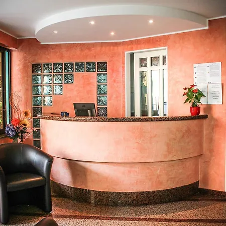 Hotel Holiday サン・ベネデット・デル・トロント