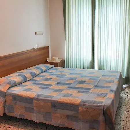 Hotel Holiday 3*