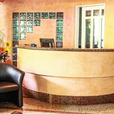 Hotel Holiday 3*